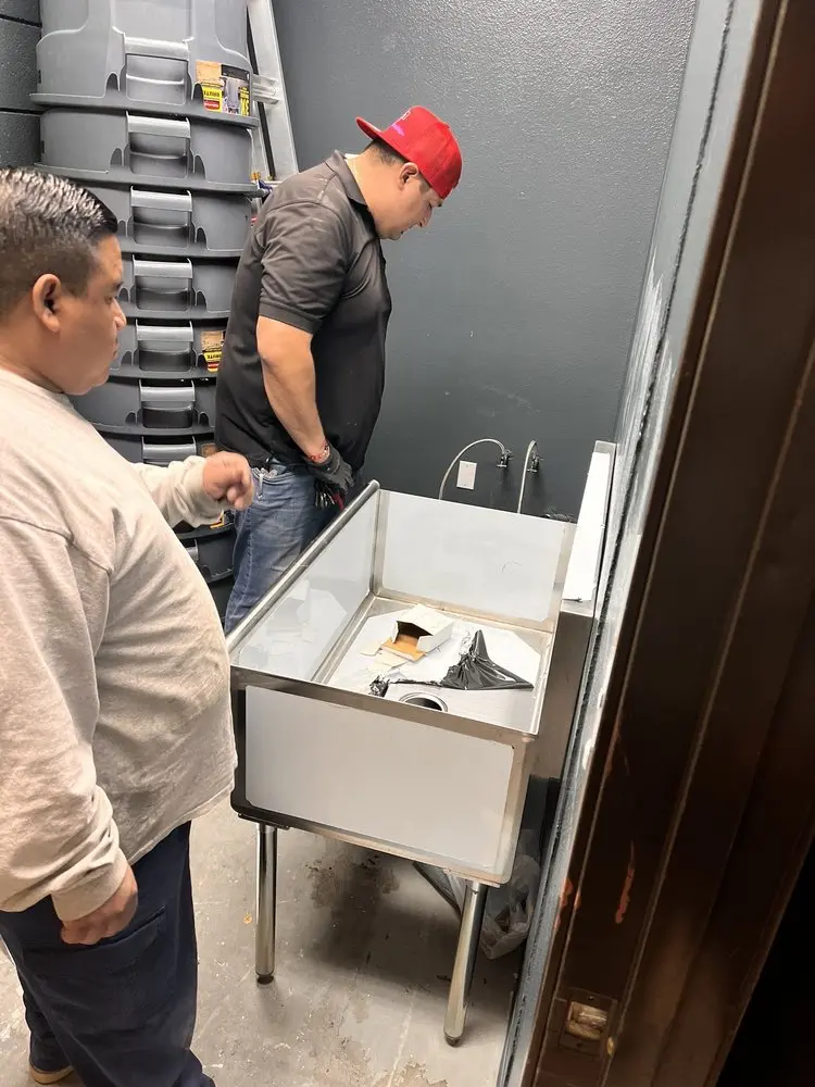 Commercial plumbing and sink installation in Bolsa Verde